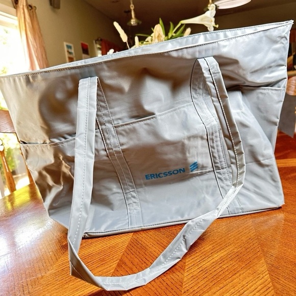 Erickson Large Tote Bag - Picture 1 of 12